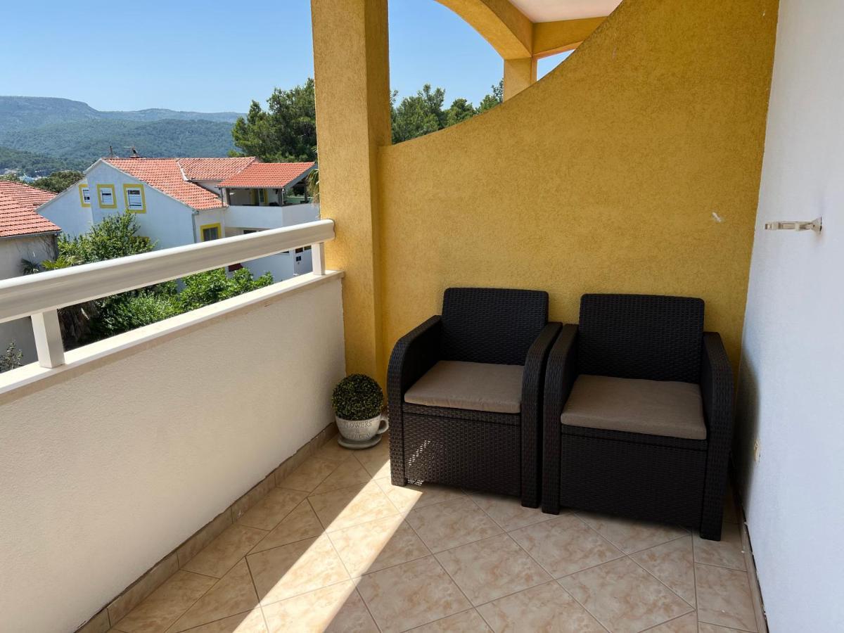 Apartments Ana Stari Grad  Luaran gambar